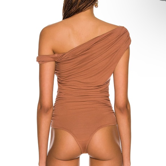 NWT Agolde Hilma Twist Sleeve Bodysuit -as seen on GMA3 host Eva Pilgrim on air - Picture 3 of 5